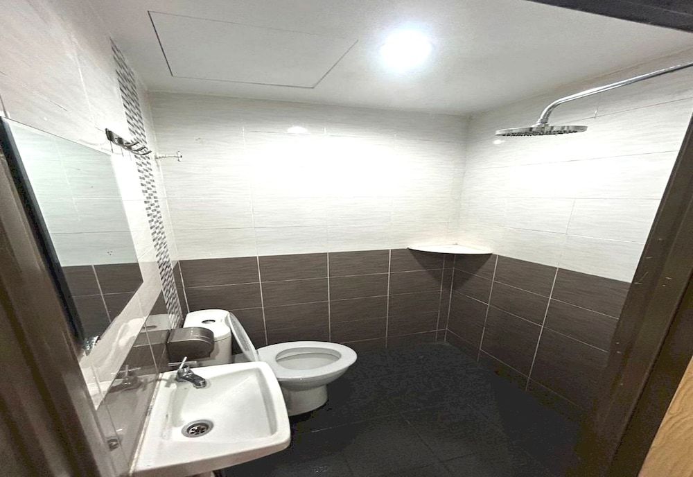 undefined OYO 90950 Hotel Dns 8