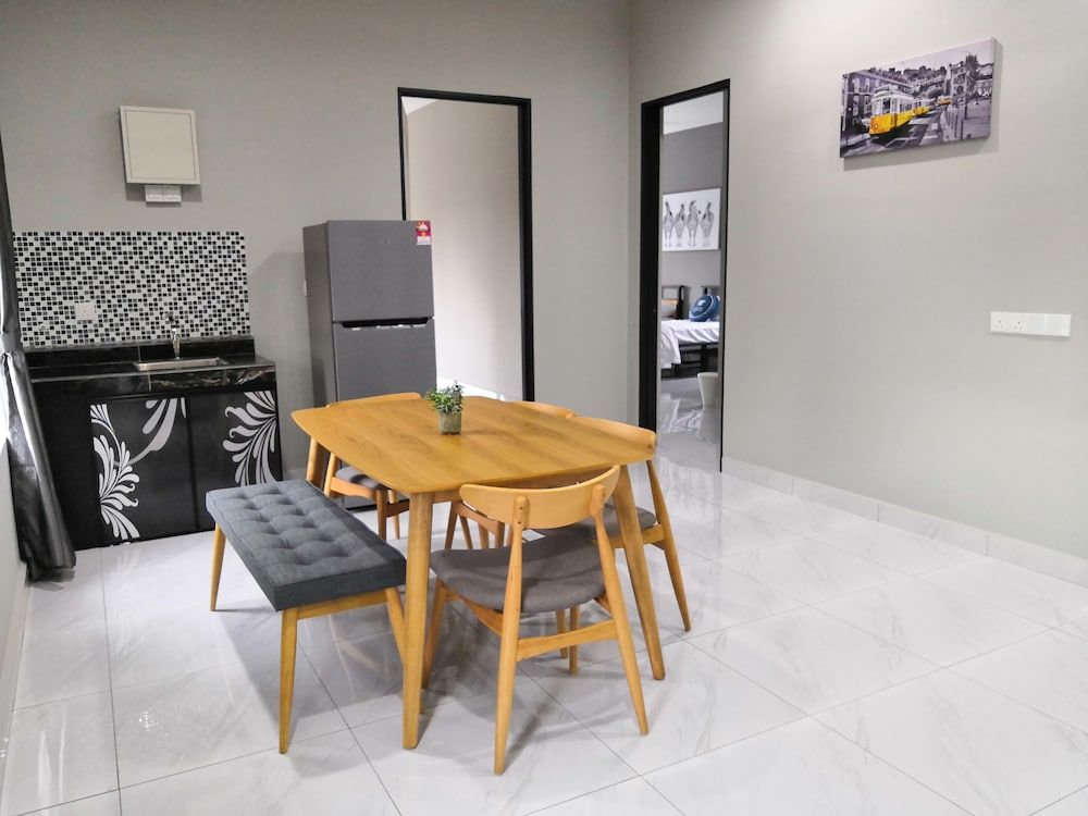 undefined RE - Roomy Stay 8