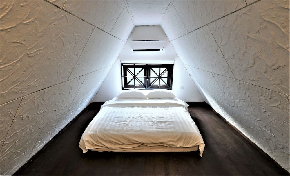 undefined The Tudor 3