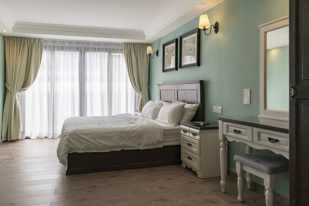 undefined The Tudor 4