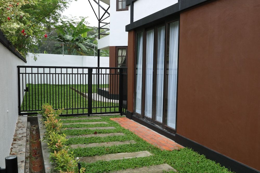 undefined The Tudor 8