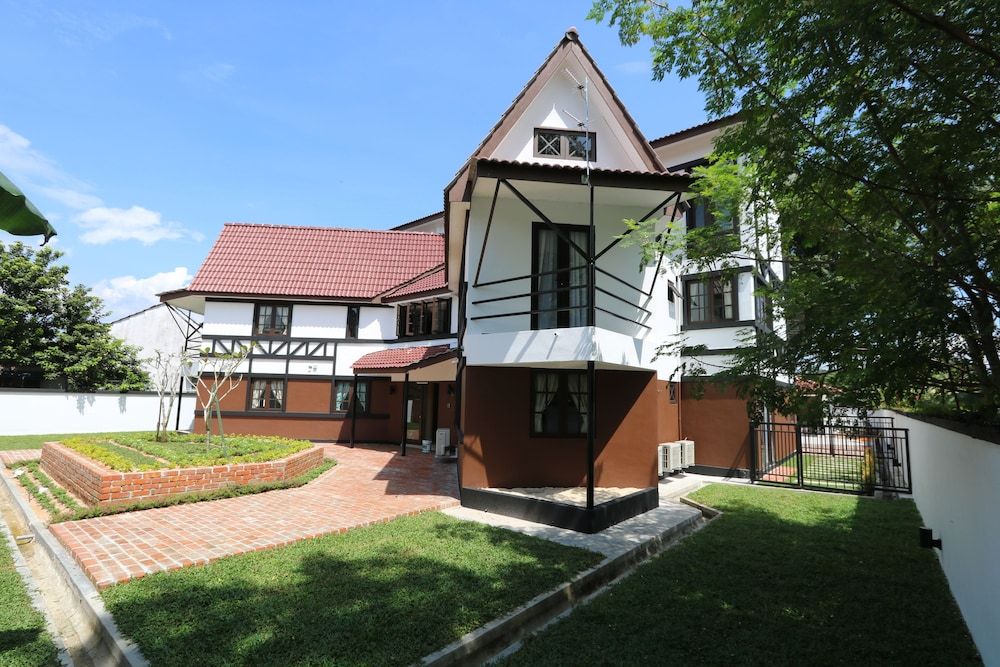 undefined The Tudor 10