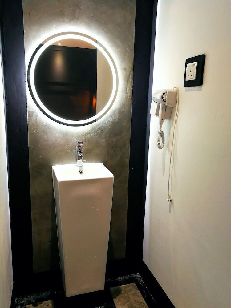 undefined CJ House 7