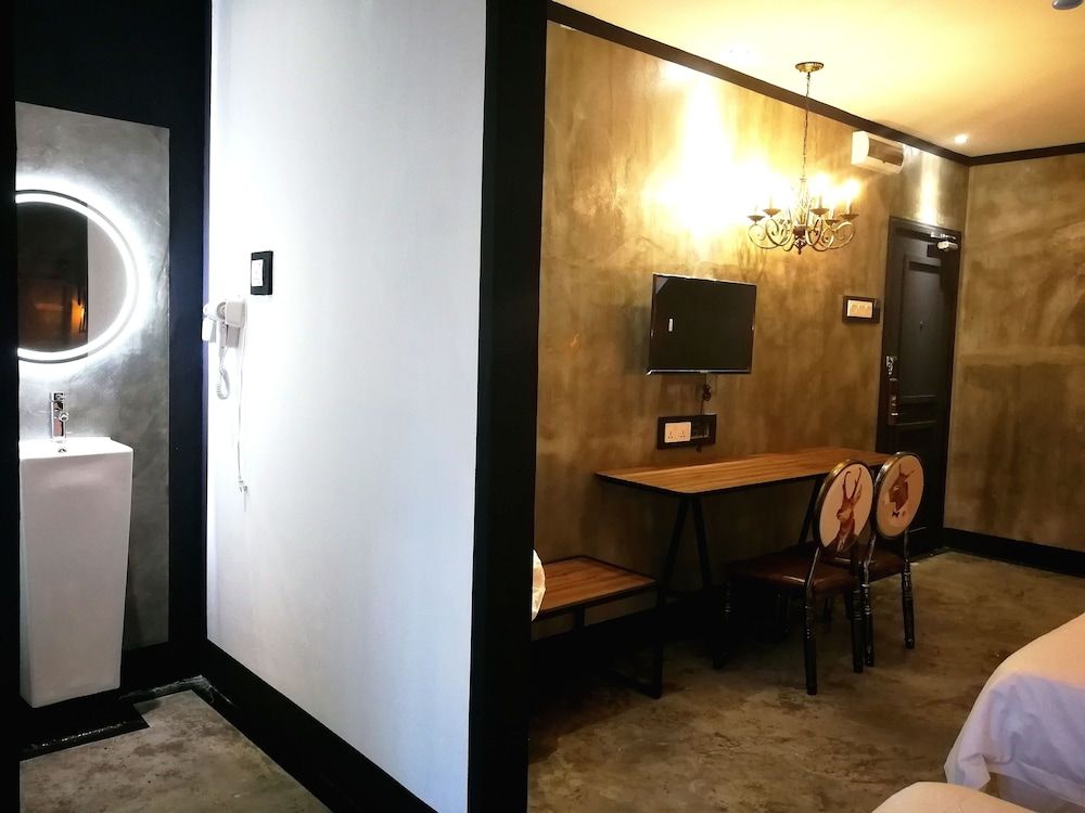 undefined CJ House 5