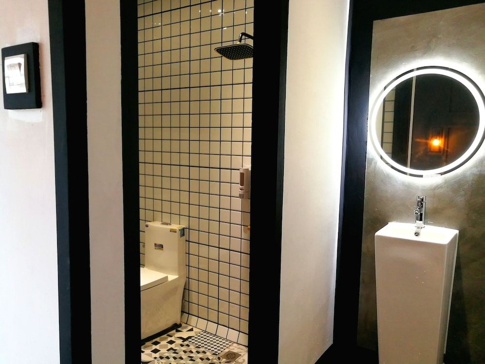 undefined CJ House 6