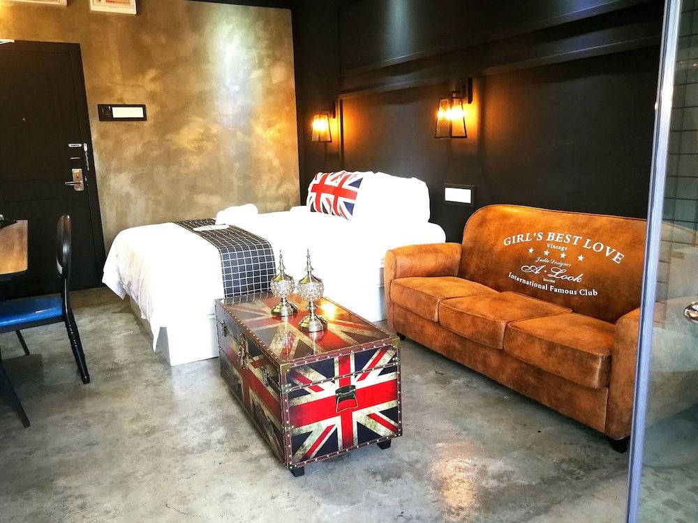 CJ House Cozy Deluxe Room 2