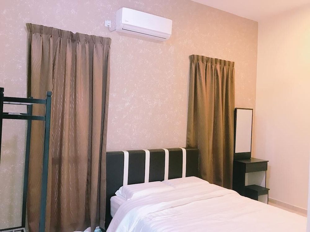 Ok Family Villa Standard room ,5 rooms only ,12pax(Sharing Living Room and on 3th Floor) 3