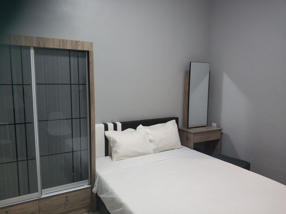 Reno Rooms Ipoh Standard Queen Room, No Windows 2