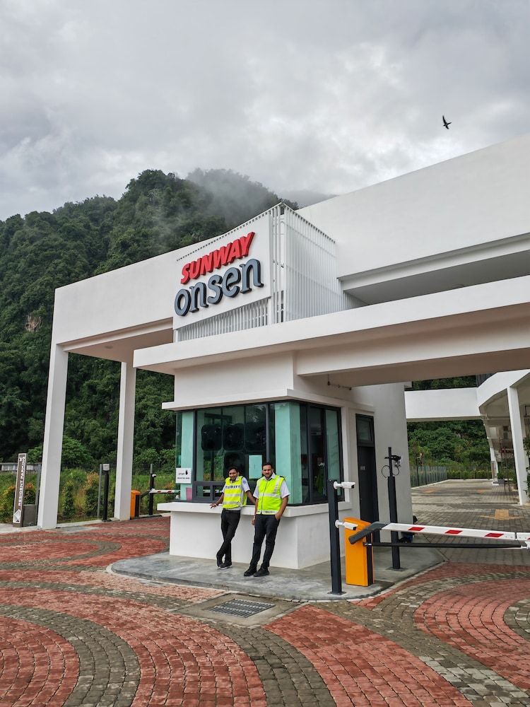 undefined Mountain & Theme Park Views' Cozy Suite 10