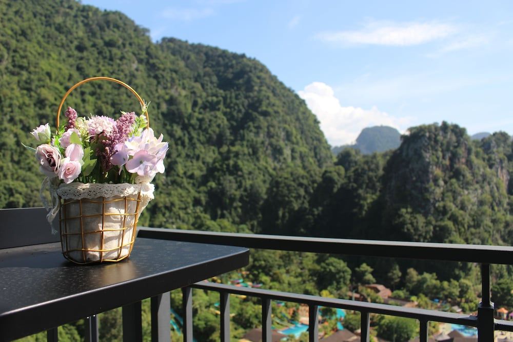 undefined Mountain & Theme Park Views' Cozy Suite 6