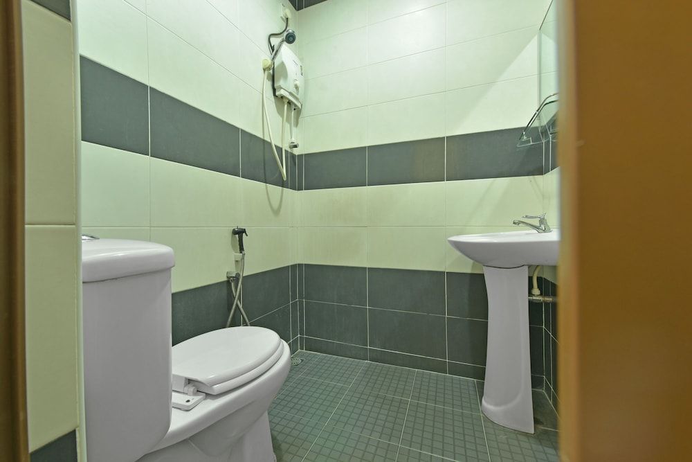 Capital O 90754 Gopeng Inn Deluxe Twin Room 4