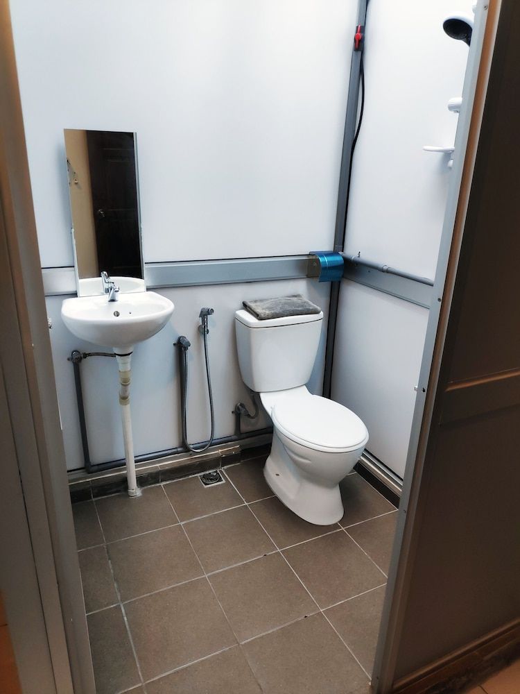 Milvus Hotel Single Room 4