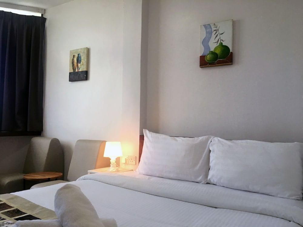 Milvus Hotel Suite, 1 Queen Bed 3