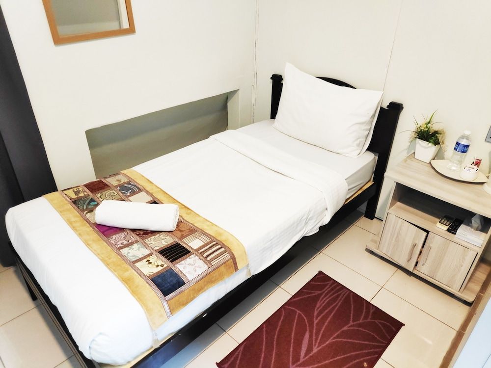 Milvus Hotel Single Room 6