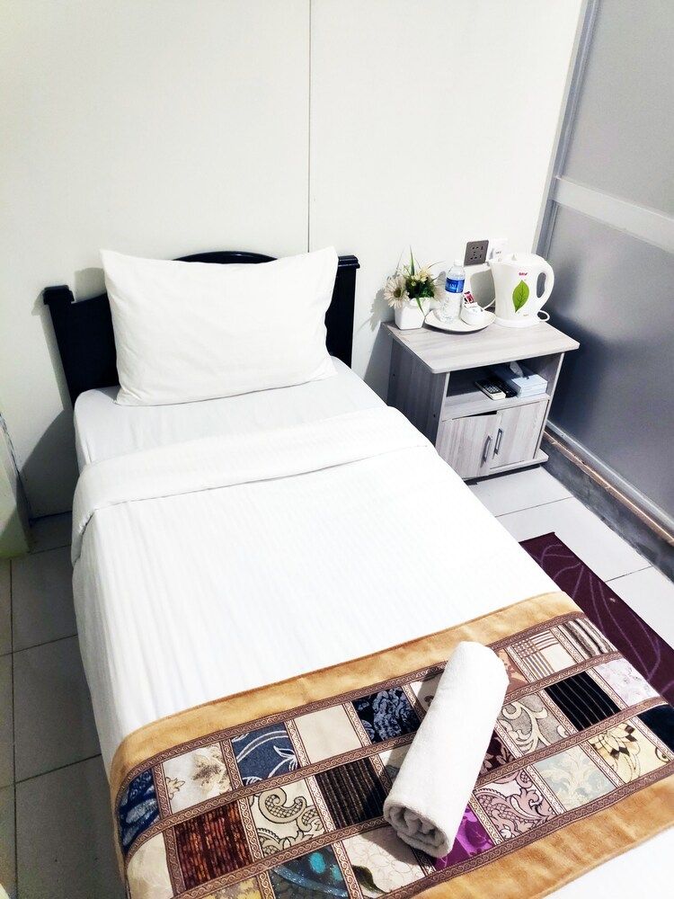 Milvus Hotel Single Room 2