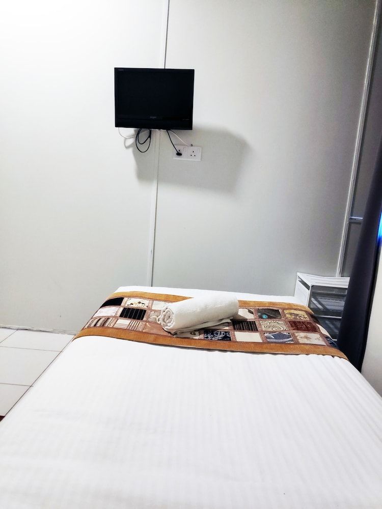 Milvus Hotel Single Room