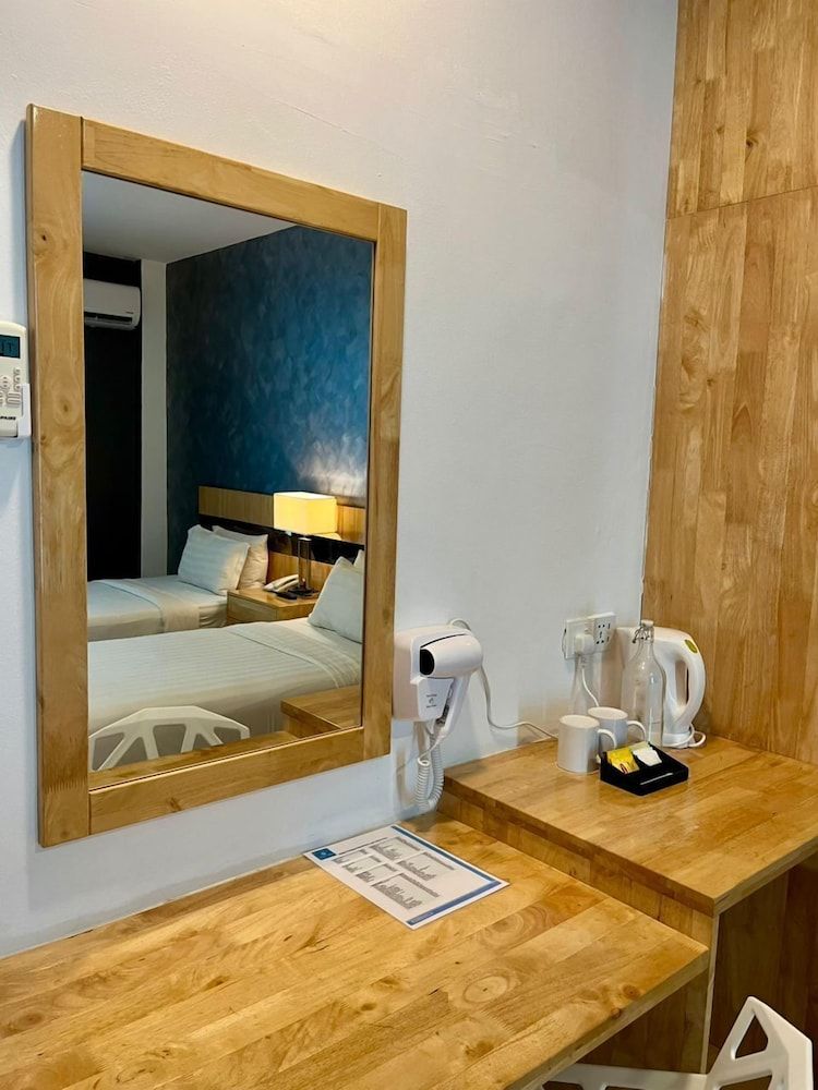 Adya Hotel Chenang Deluxe Twin Room 11