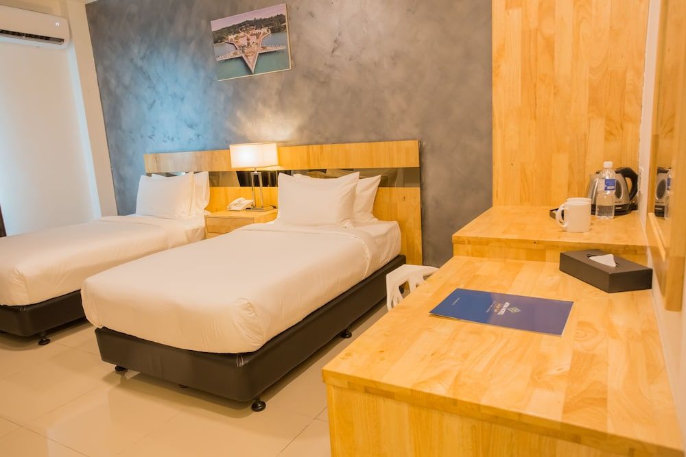 Adya Hotel Chenang Deluxe Twin Room 8