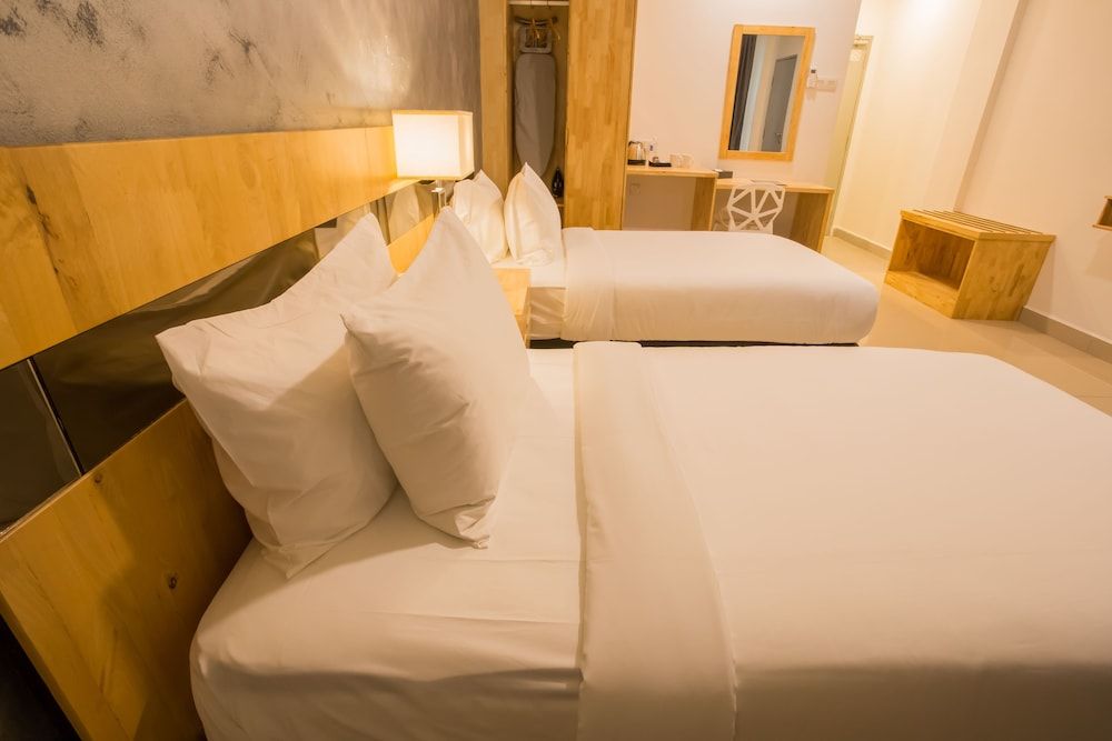 Adya Hotel Chenang Deluxe Twin Room 10