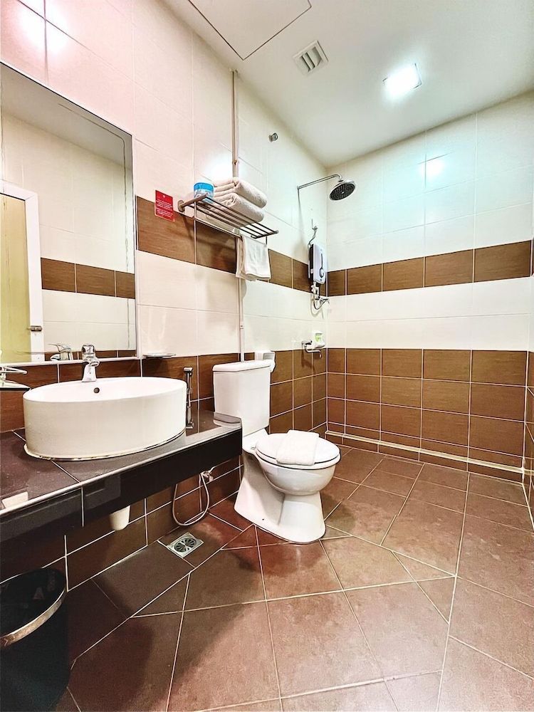 Adya Hotel Chenang Deluxe Twin Room 11