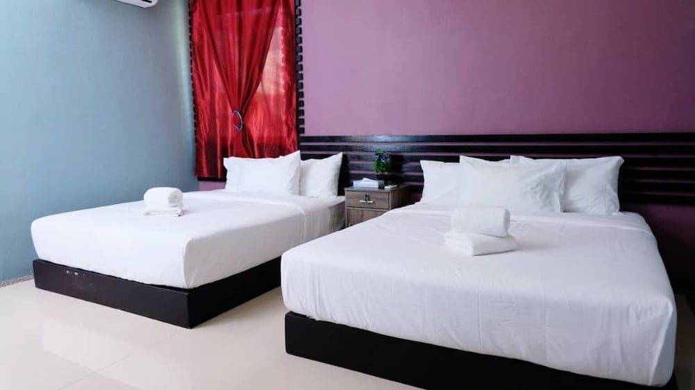 undefined Green Town Hotel & Resorts - Bukit Tangga 8