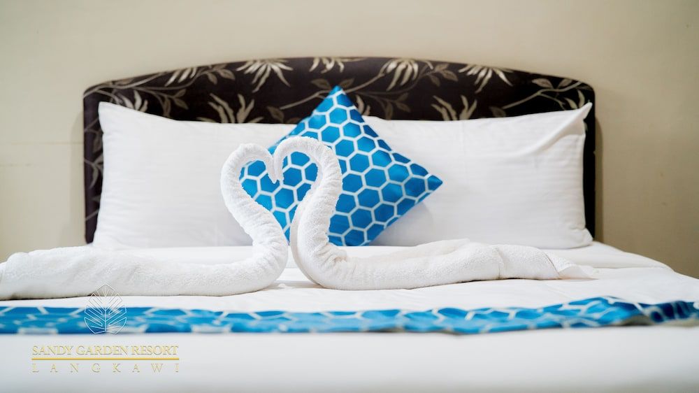 Sandy Garden Resort Deluxe Room, 2 Queen Beds, Non Smoking 3