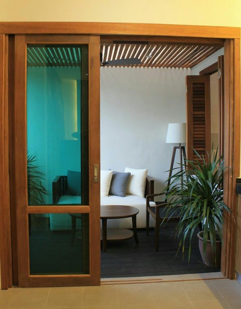 Sandy Garden Resort Junior Suite, 1 King Bed, Non Smoking 5