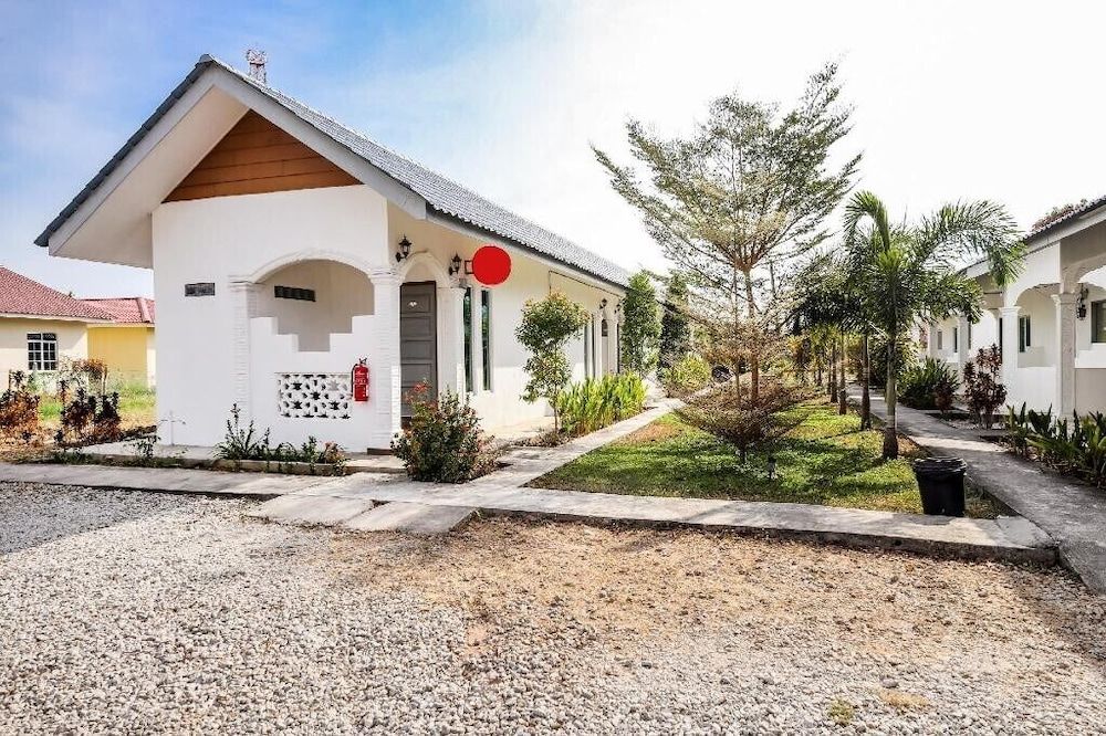 undefined Alpha Motel 5