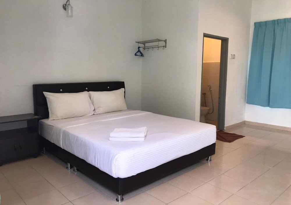 undefined Alpha Motel 4