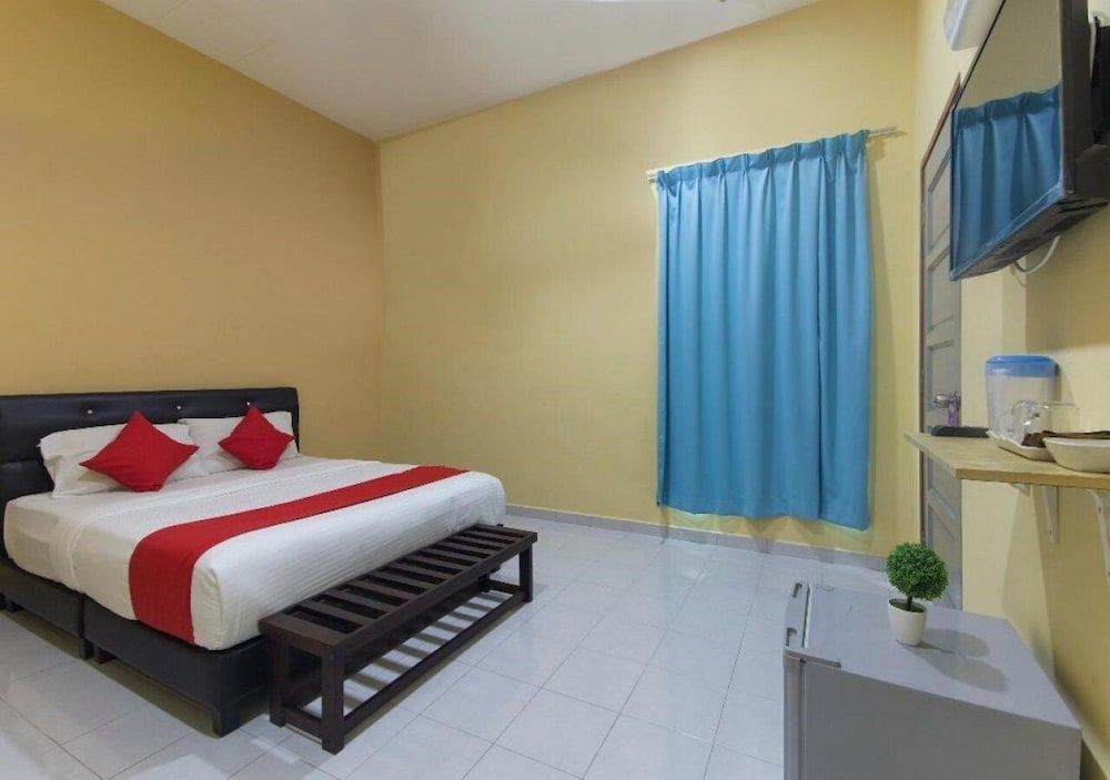 undefined Alpha Motel 3