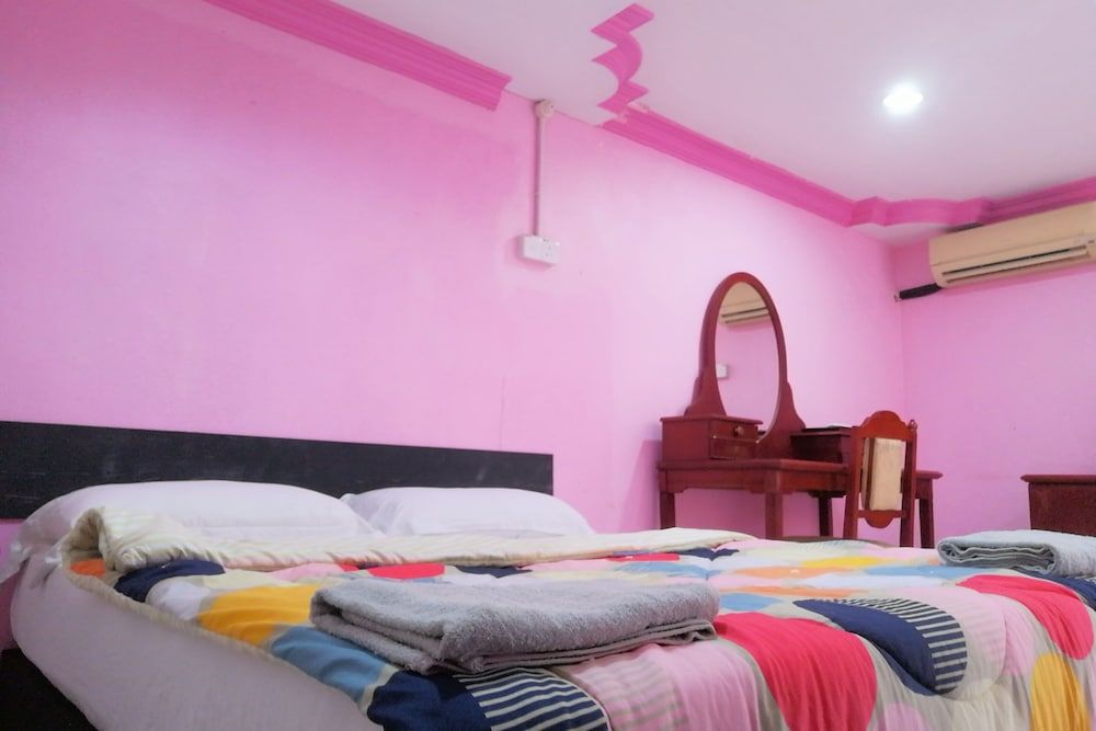 undefined OYO 89815 Cucu Cucu Village Chalet 9