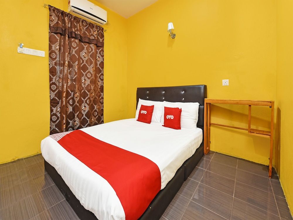 Hotel O Awan Biru Motel Standard Double Room, 1 Queen Bed 2