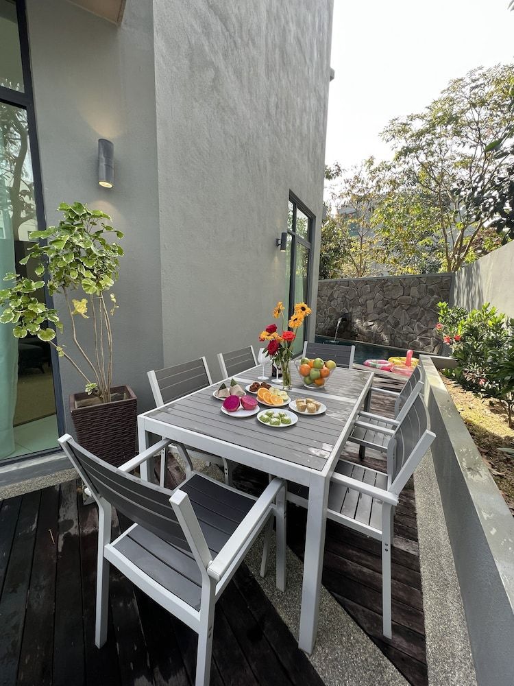 Sundeck
