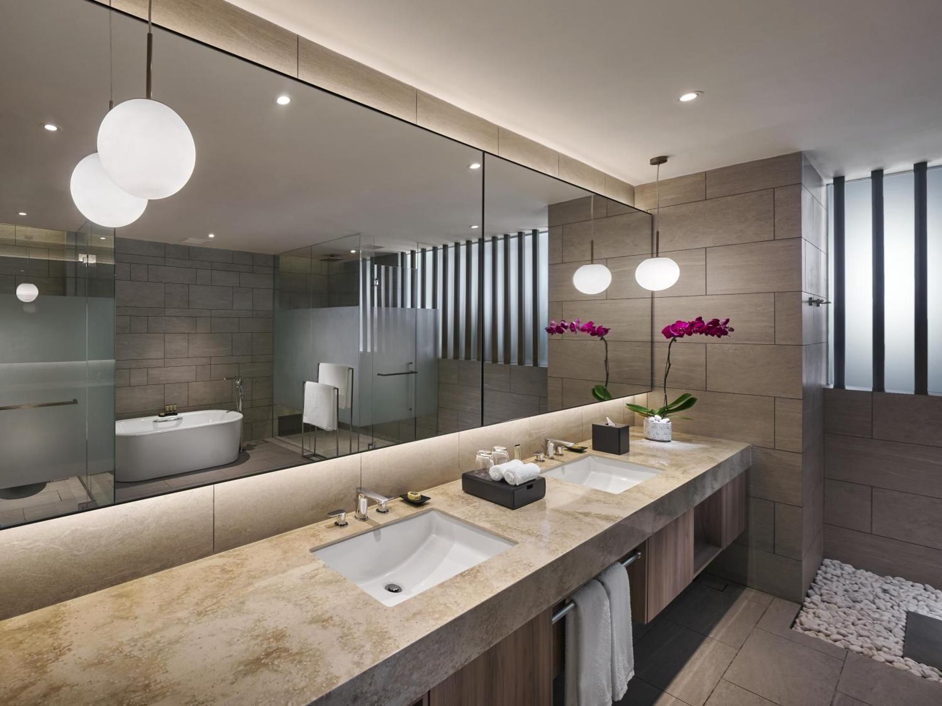 Premier King Room with Pool Access