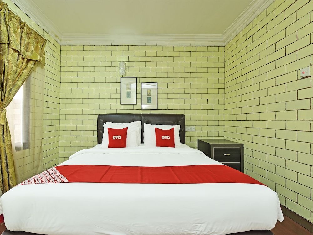 Collection O 90622 Sehijau @ Cenang Superior Room, 1 King Bed 2