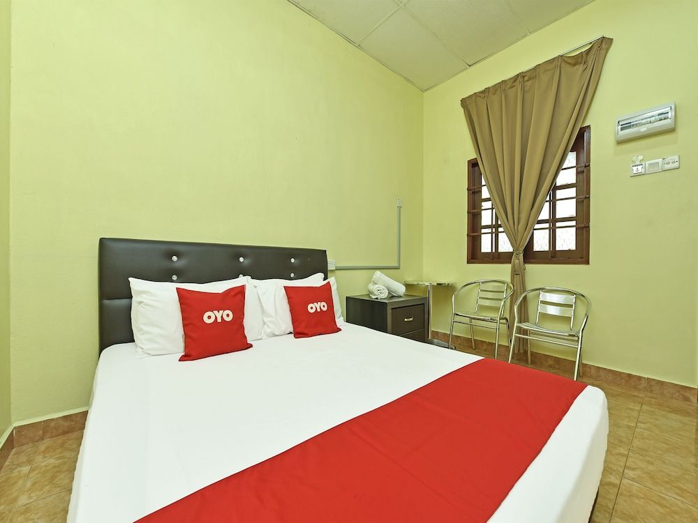 Collection O 90622 Sehijau @ Cenang Standard Double Room, 1 Queen Bed 4