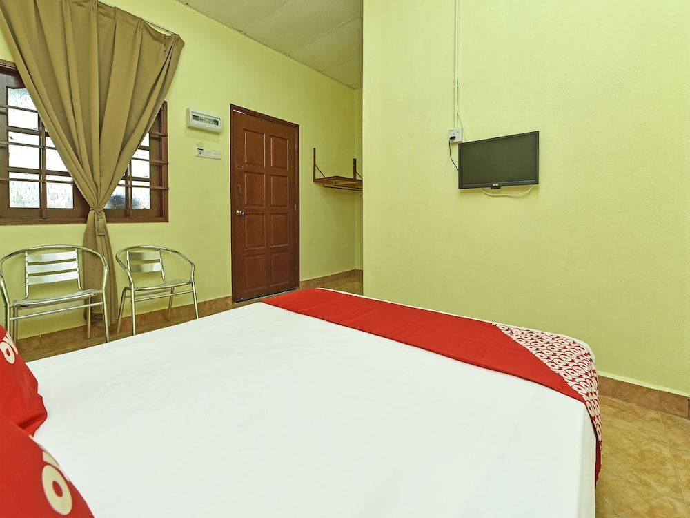 Collection O 90622 Sehijau @ Cenang Standard Double Room, 1 Queen Bed