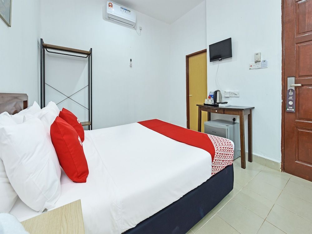 Collection O 90622 Sehijau @ Cenang Deluxe Double Room, 1 Queen Bed 3