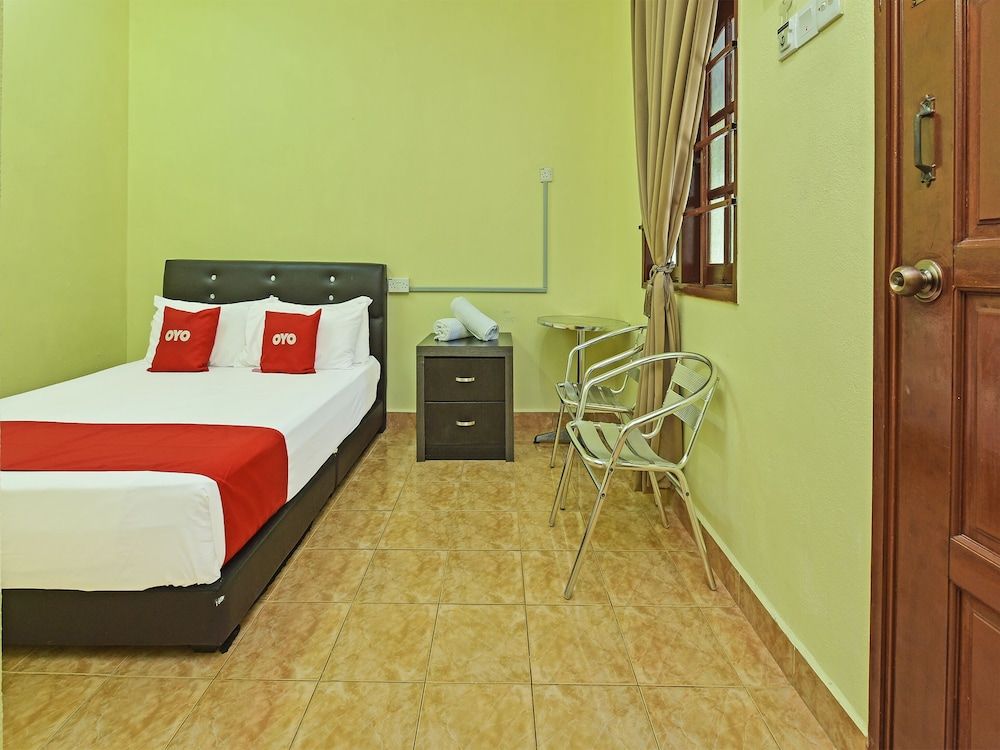 Collection O 90622 Sehijau @ Cenang Standard Double Room, 1 Queen Bed 2
