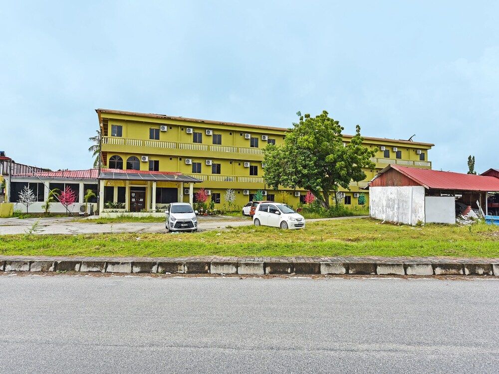 undefined Capital O 90661 Luxor Empire Hotel 3