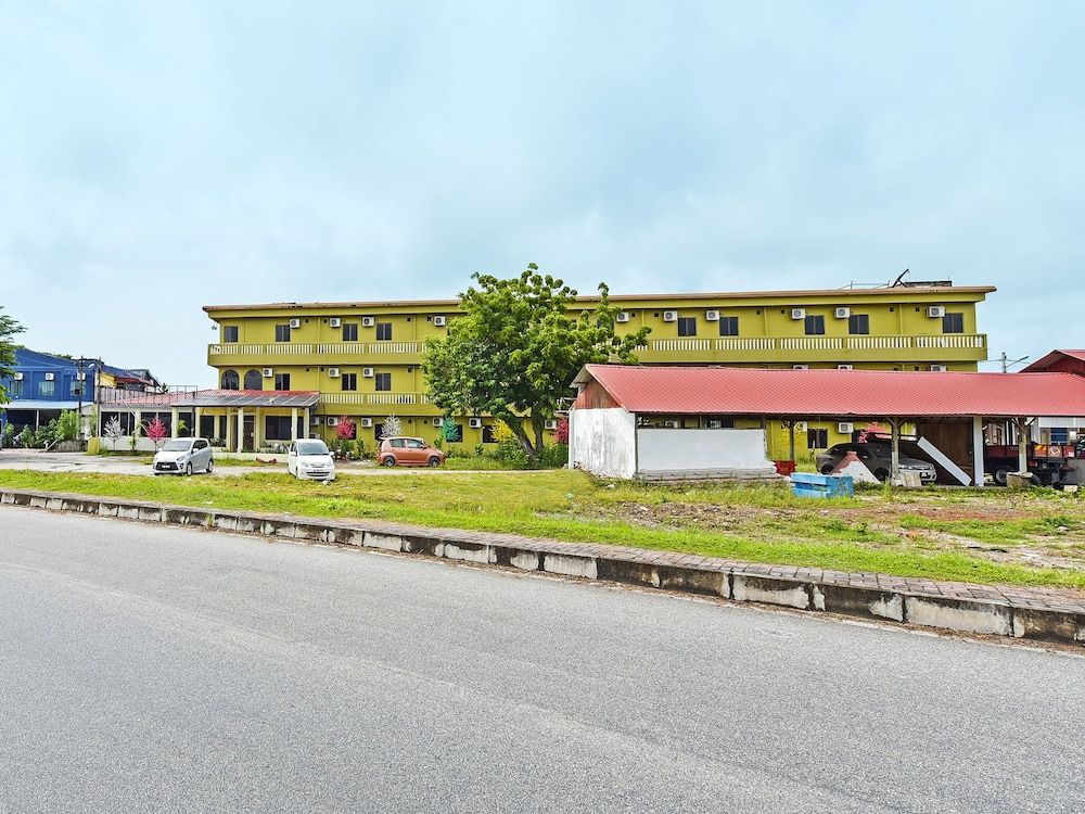 undefined Capital O 90661 Luxor Empire Hotel 2