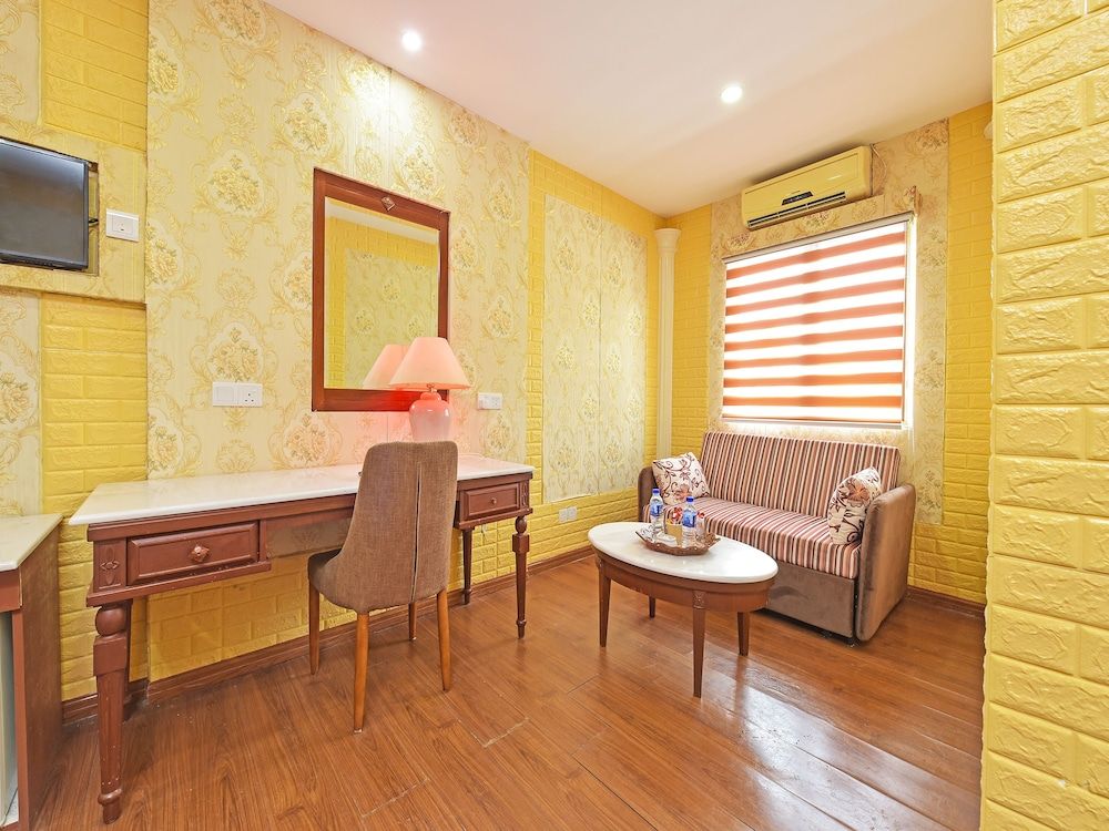 undefined Capital O 90661 Luxor Empire Hotel 8