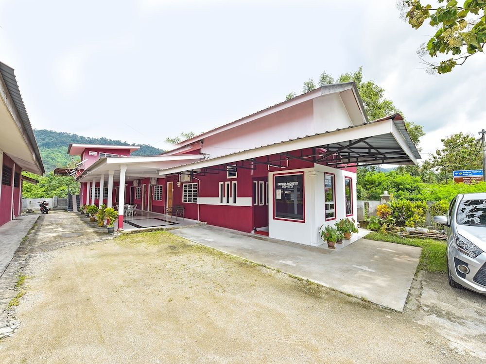 undefined OYO 90660 Rayyans Roomstay 8