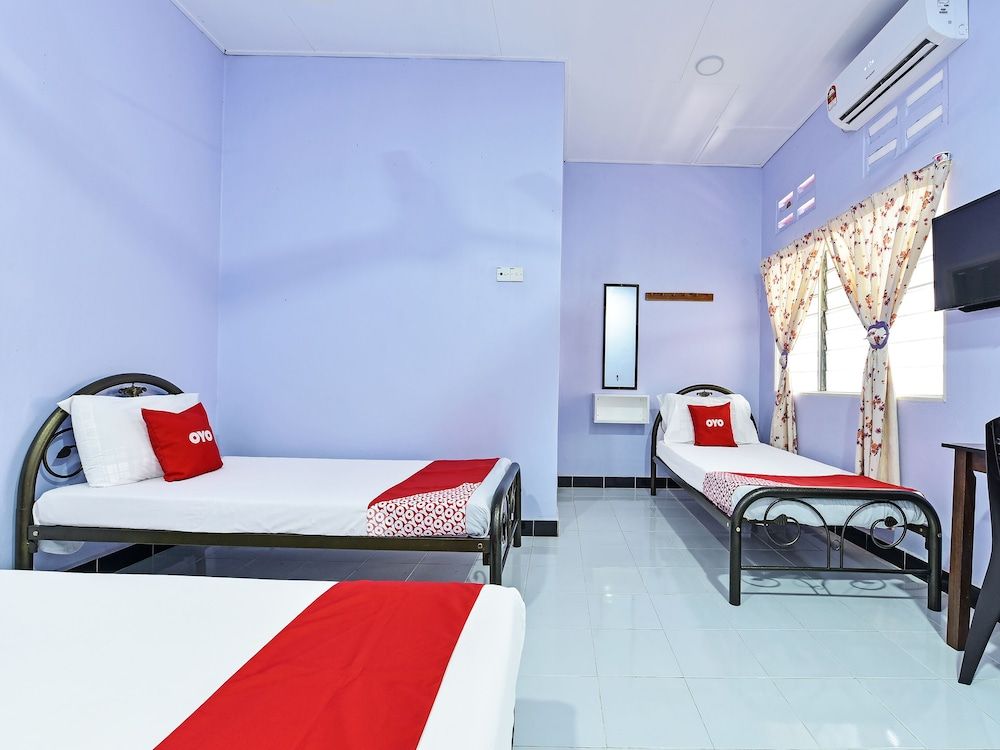 OYO 90660 Rayyans Roomstay Family Suite