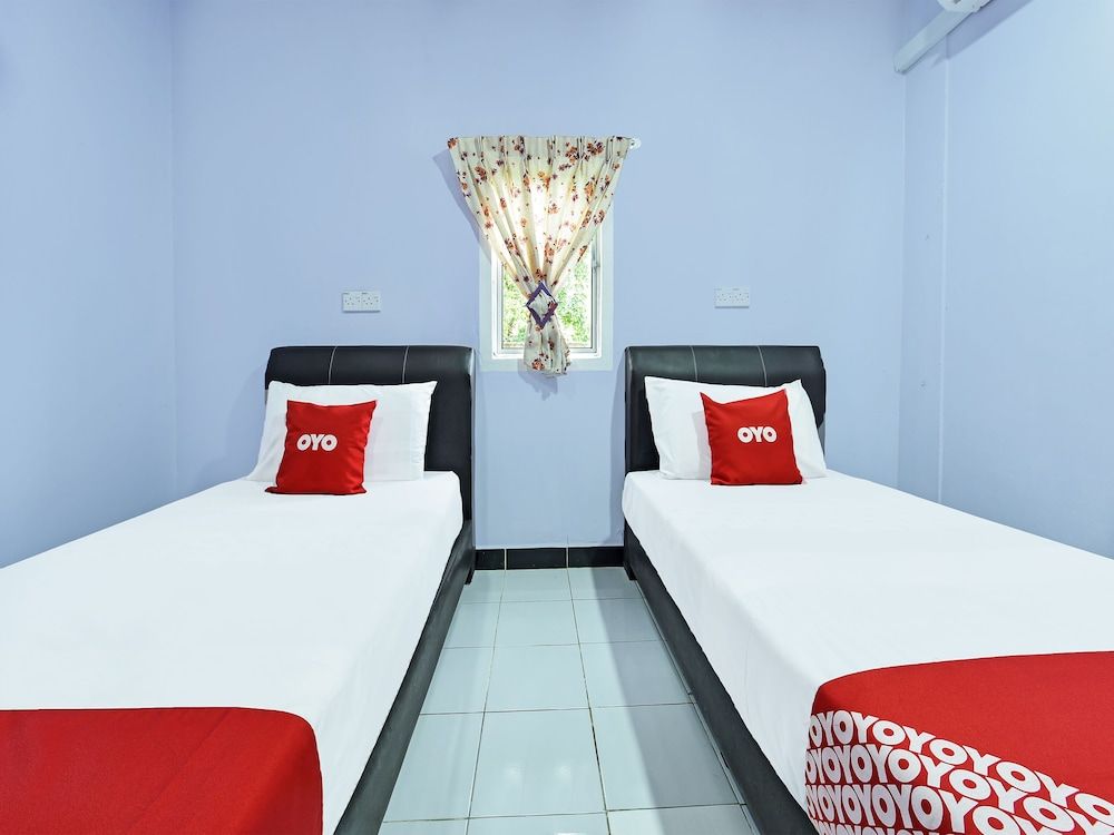 undefined OYO 90660 Rayyans Roomstay 10