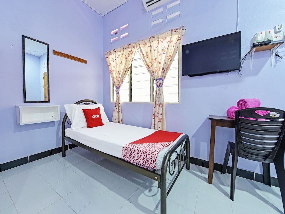 OYO 90660 Rayyans Roomstay Family Suite 2