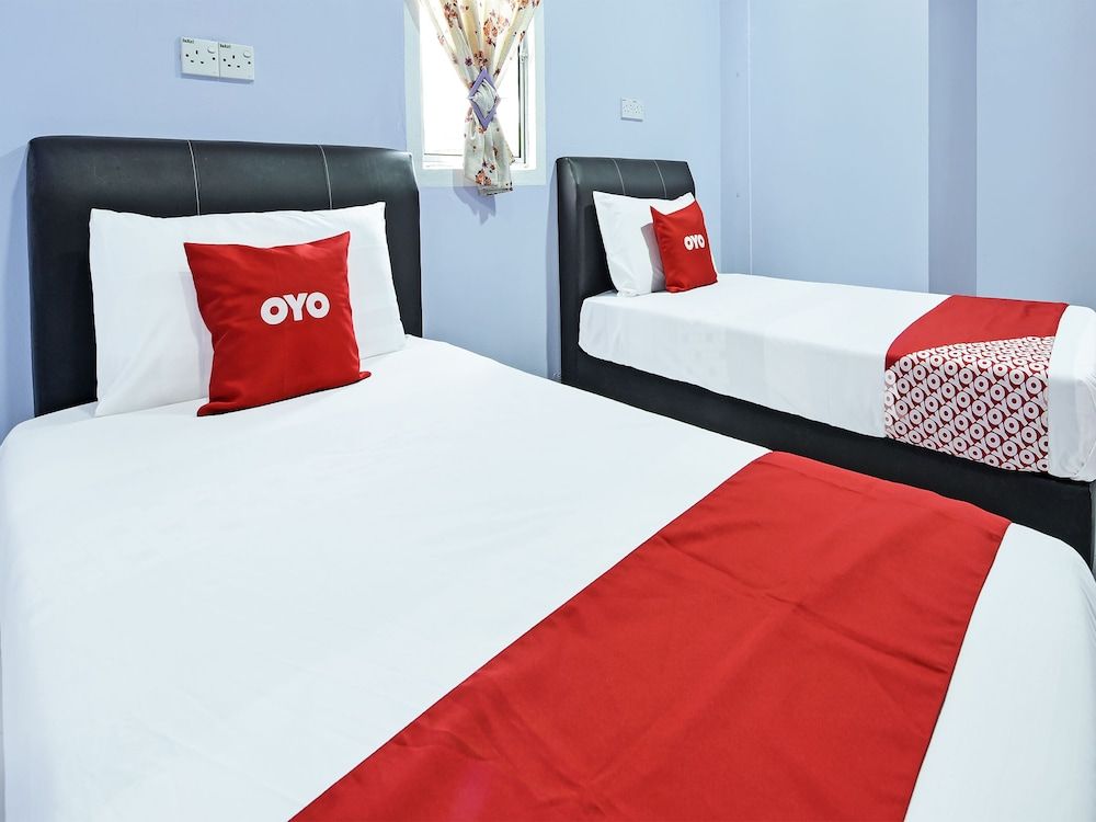 OYO 90660 Rayyans Roomstay Deluxe Twin Room 4