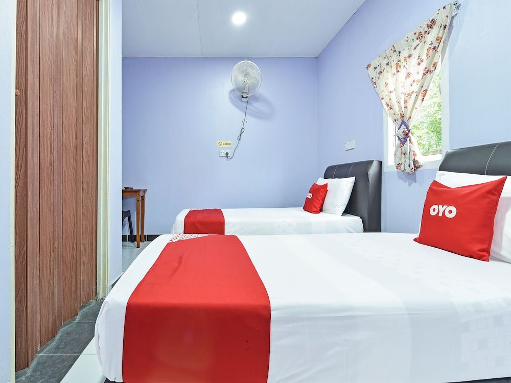 undefined OYO 90660 Rayyans Roomstay 9