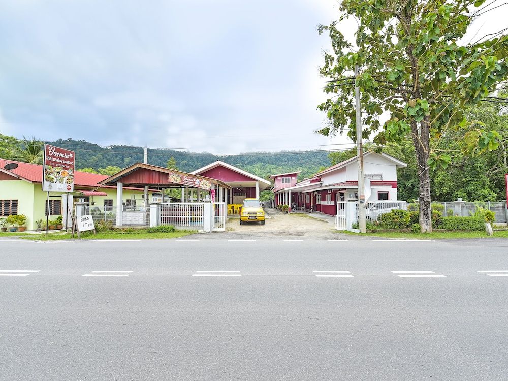 undefined OYO 90660 Rayyans Roomstay 5