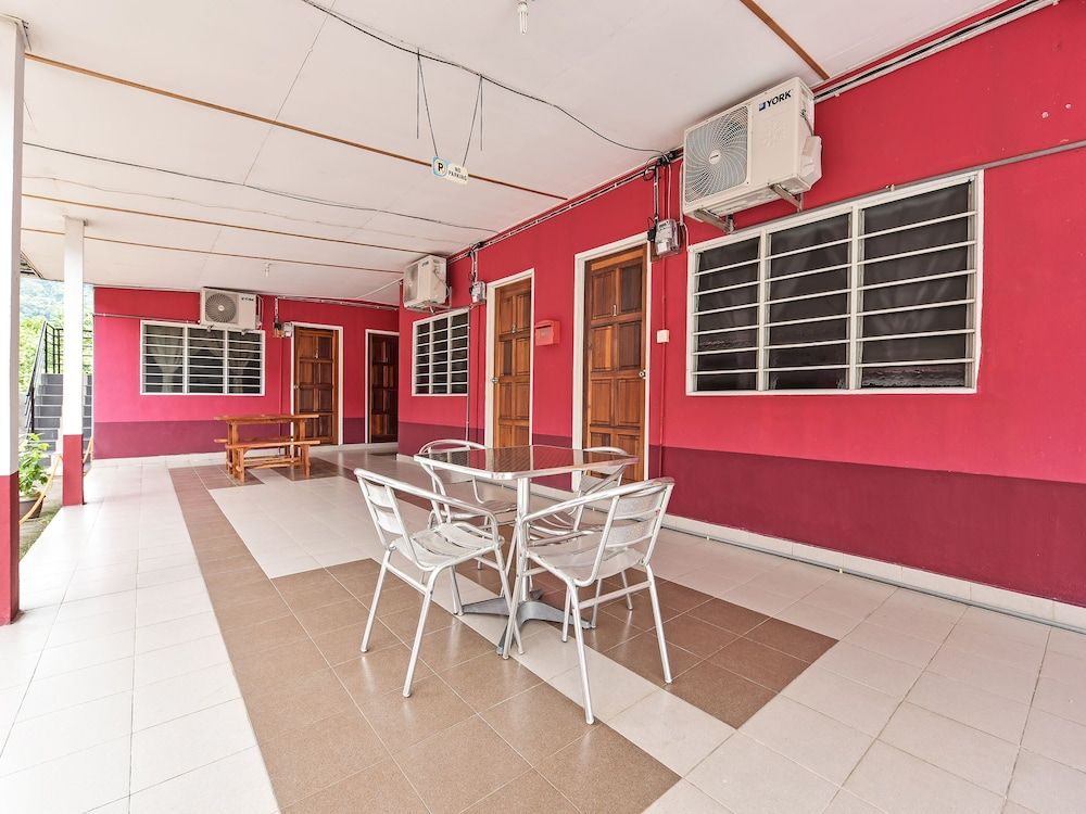 undefined OYO 90660 Rayyans Roomstay 3